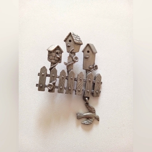 Spoontiques Pewter Birdhouse Brooch - Picture 1 of 3